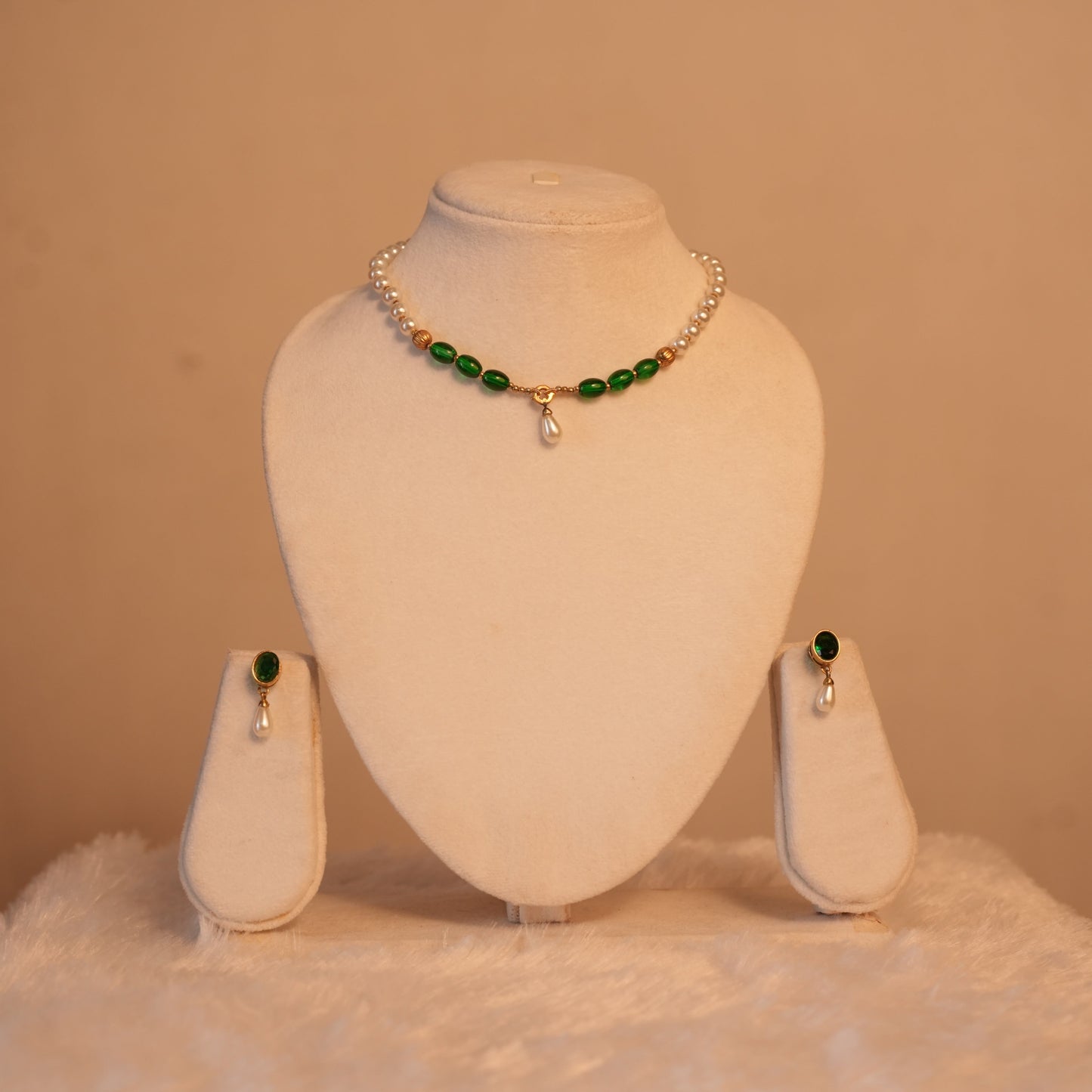 Beryl Aura Pearl Necklace Set