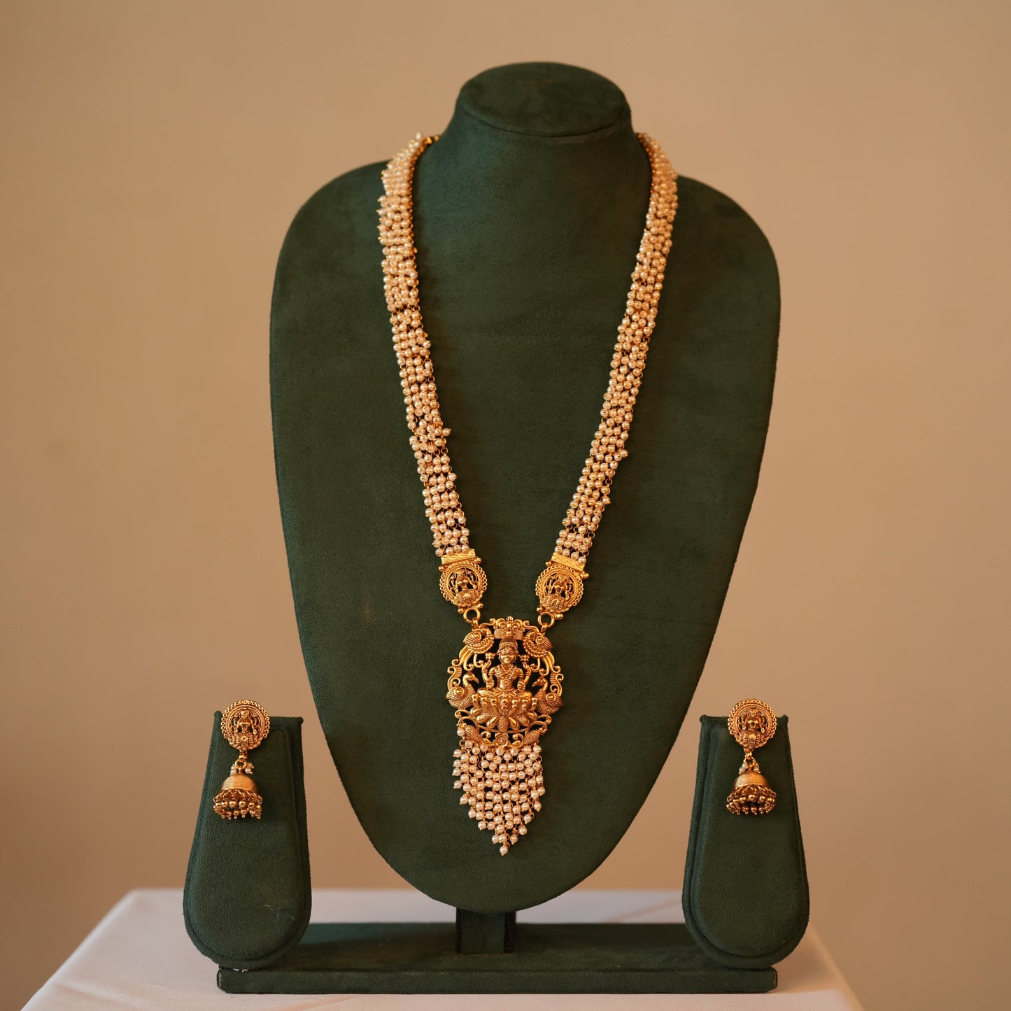 Divine Pearl Necklace Set