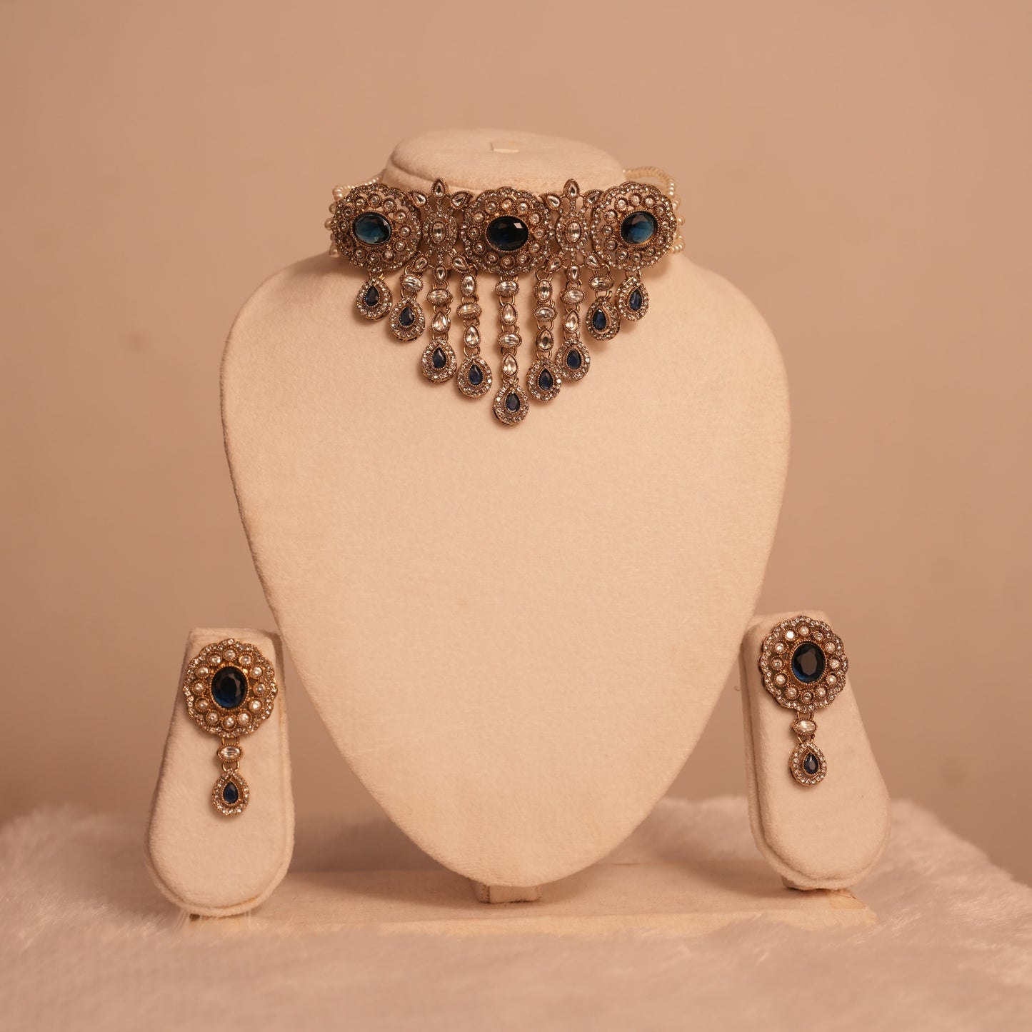 Velvet Regalyn Choker Set